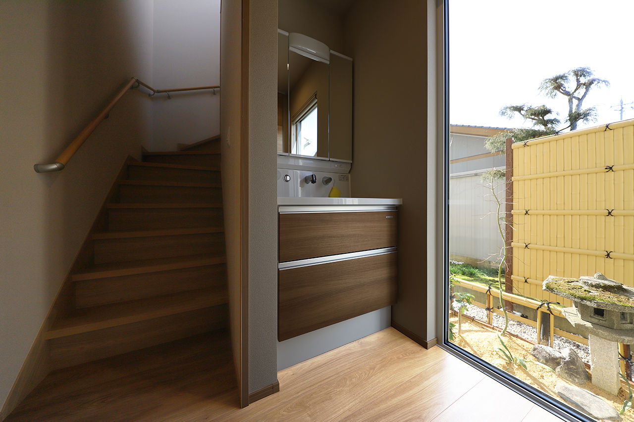 松栄ホーム 【3000万円台×純和風】二世帯住宅を前提にした家づくり。住まいに庭を取り込み、視界が開くデザインを提案の建築実例画像6