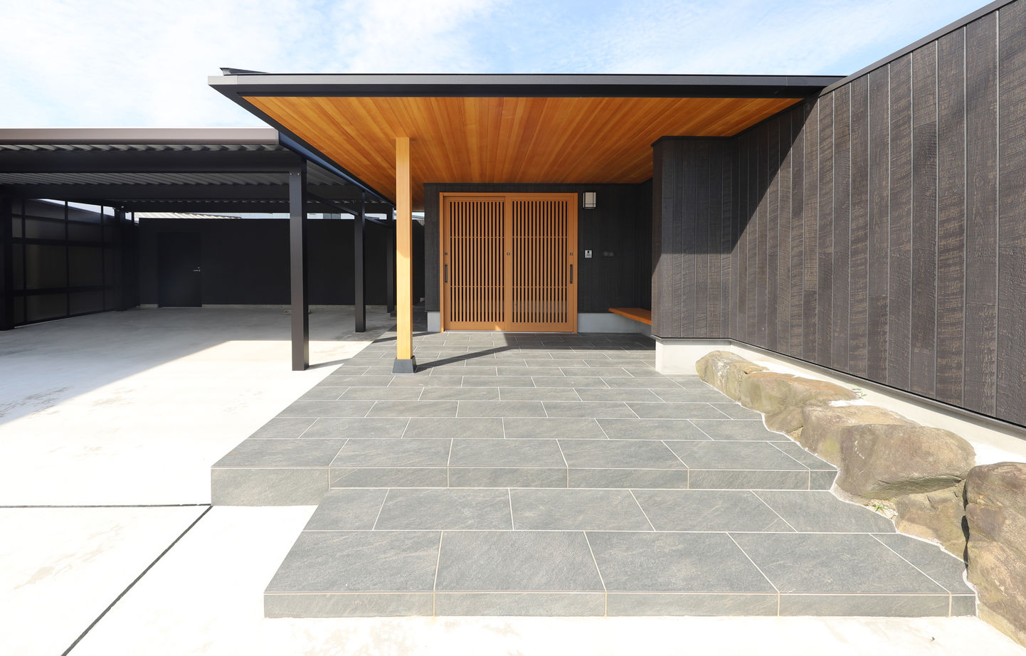 松栄ホーム 【3000万円台×1.5階建】水平ラインで魅せる、粋な和モダンの建築実例画像2