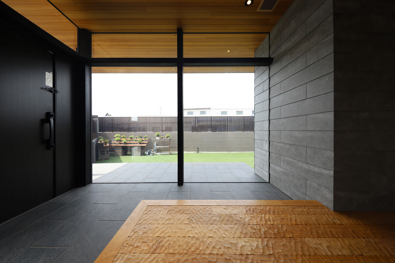 松栄ホーム 【3000万円台×1.5階建】水平ラインで魅せる、粋な和モダンの建築実例画像3