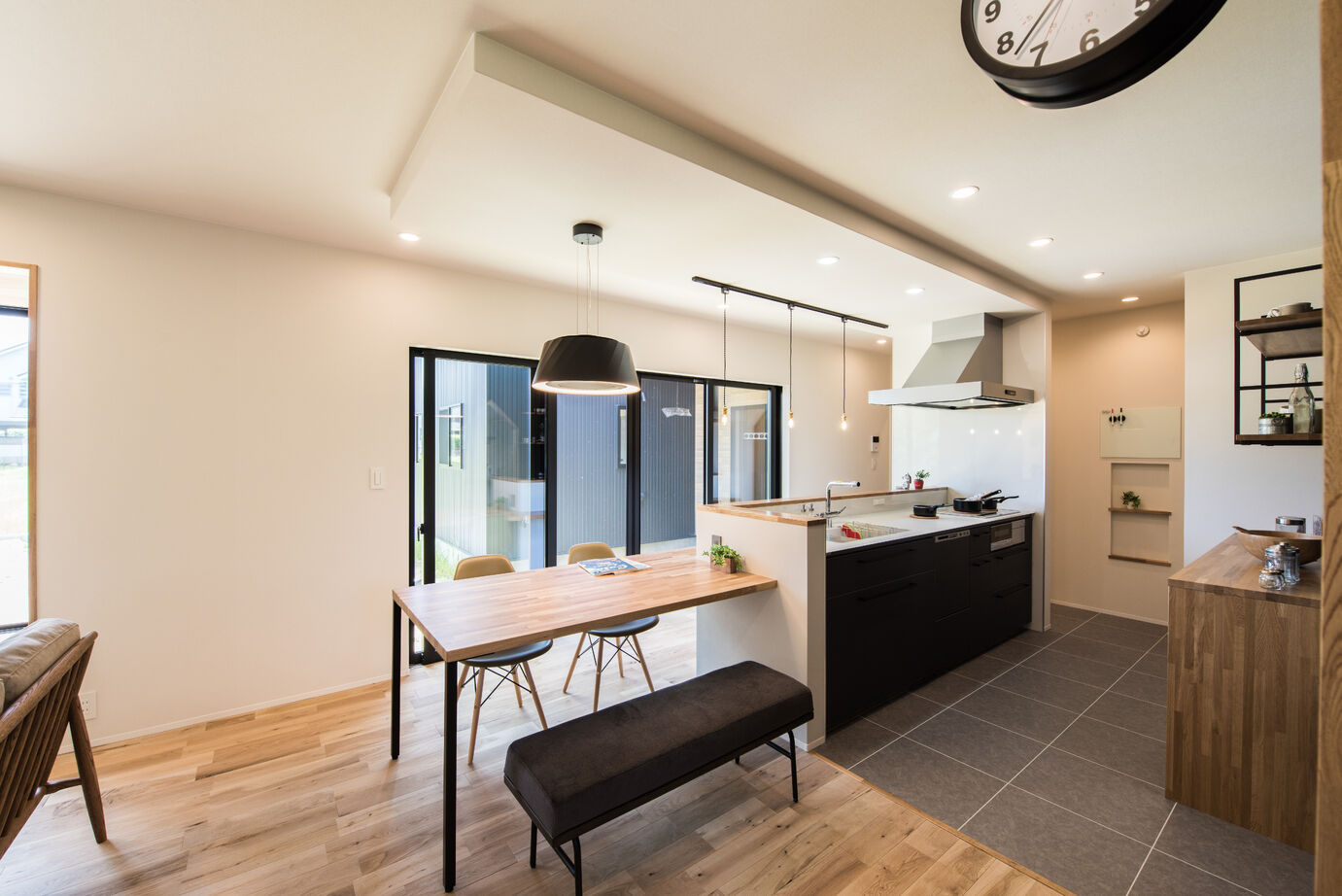 セブンハウス 愛娘と愛犬と暮らす広々LDK空間のある平屋の家の建築実例画像9