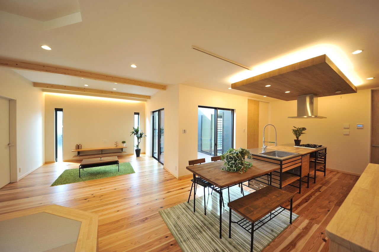 エスクリエイト　 【平屋/南大阪/2000万円台/間取り図有】「S-CUBE」杉の無垢フローリングに土佐和紙の壁紙、ZEH仕様の平屋の建築実例画像2