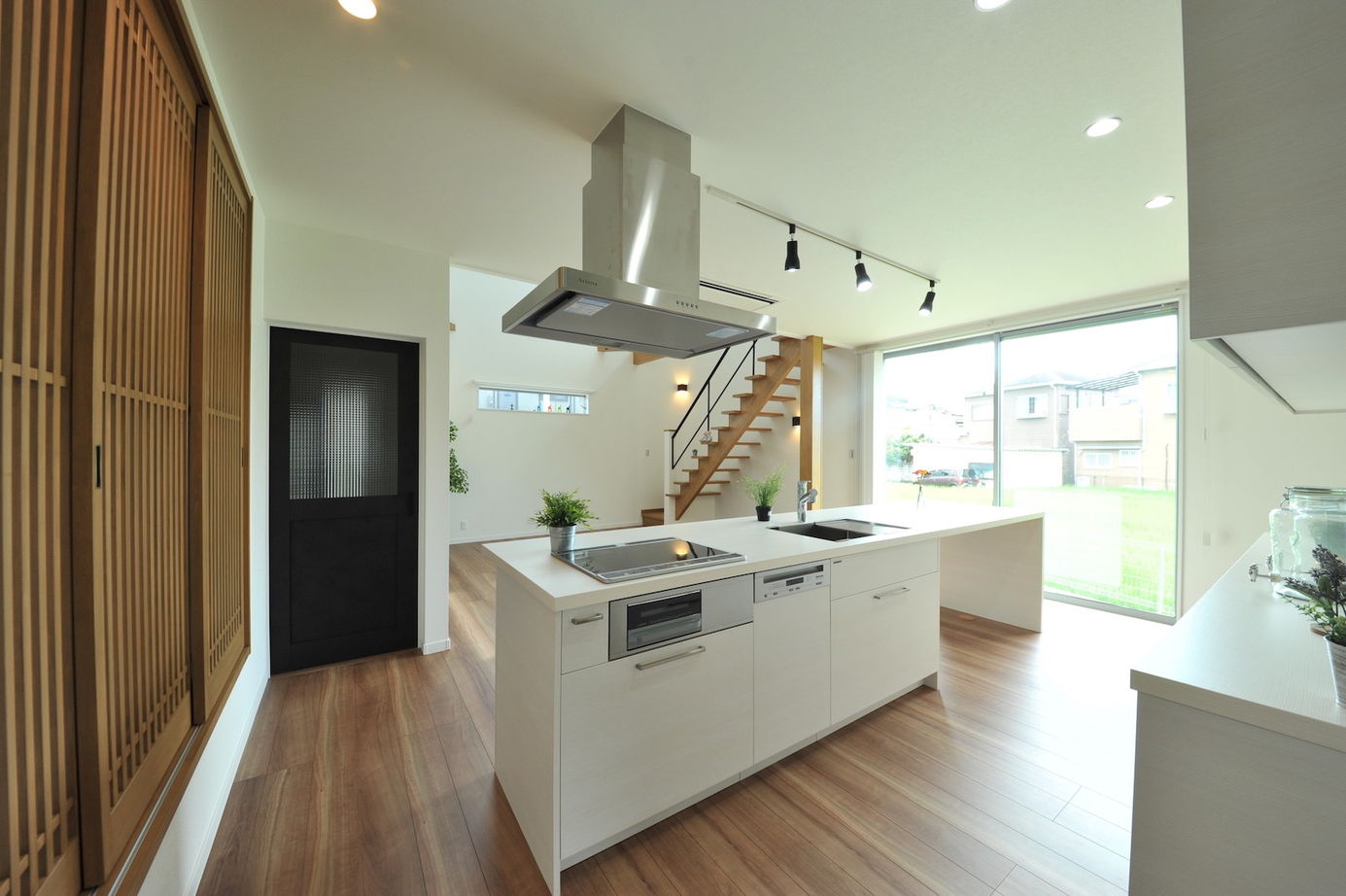 エスクリエイト　 【岸和田/2000万円台/間取り図有】「IELAB」ポポラートキッチンが映える大きな吹き抜けの住まいの建築実例画像2