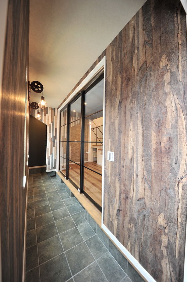 エスクリエイト　 【大阪/1000万円台/延床32坪/間取り図】ヘリンボーンにパーケット、木目がおしゃれ。広いLDKと通り土間の家の建築実例画像4