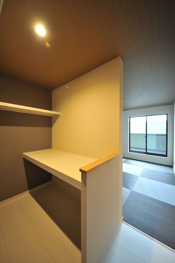 エスクリエイト　 【大阪/1000万円台/延床32坪/間取り図】ヘリンボーンにパーケット、木目がおしゃれ。広いLDKと通り土間の家の建築実例画像8