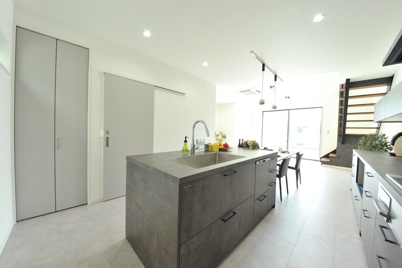 エスクリエイト　 【泉佐野/2000万円台/延床32坪/間取り図】開放感とプライバシーを両立。実面積以上に広がりを感じる家の建築実例画像3