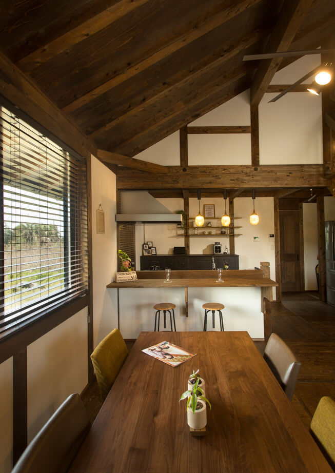 綿半林業 【1000万円台/ひのき/104m2/平屋】上質な自然素材の持ち味を楽しむラグジュアリー感ある平屋の家の建築実例画像3