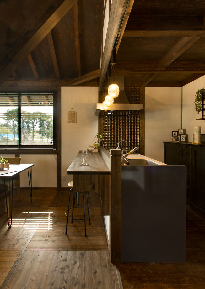 綿半林業 【1000万円台/ひのき/104m2/平屋】上質な自然素材の持ち味を楽しむラグジュアリー感ある平屋の家の建築実例画像4