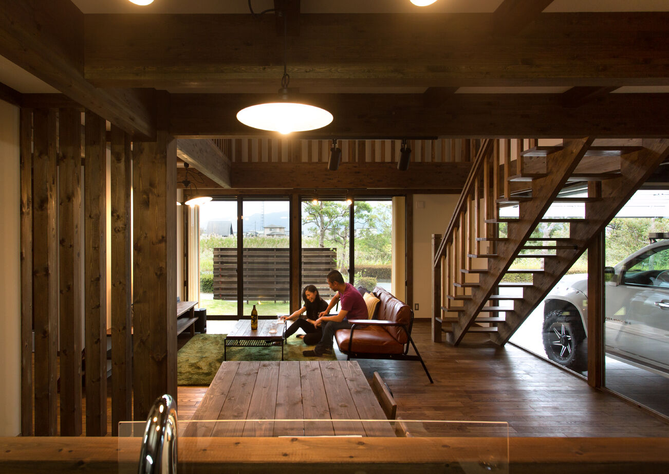 綿半林業 【2090万円/ひのき/インナーガレージ】大好きなものを詰め込んだ2人の宝箱「ガレージのある家」の建築実例画像