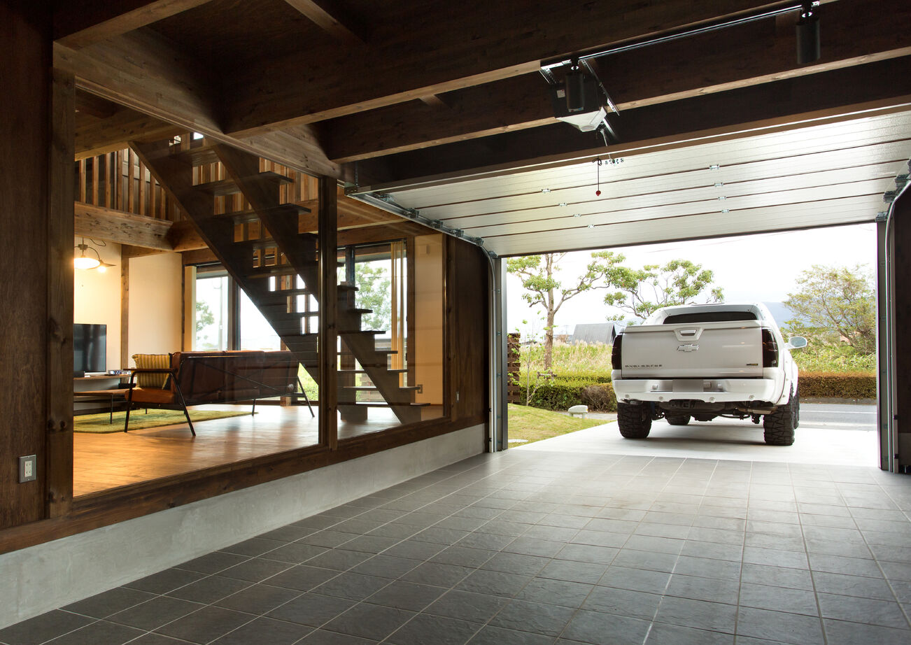 綿半林業 【2090万円/ひのき/インナーガレージ】大好きなものを詰め込んだ2人の宝箱「ガレージのある家」の建築実例画像2