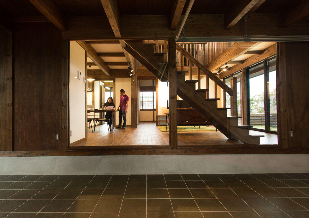 綿半林業 【2090万円/ひのき/インナーガレージ】大好きなものを詰め込んだ2人の宝箱「ガレージのある家」の建築実例画像3