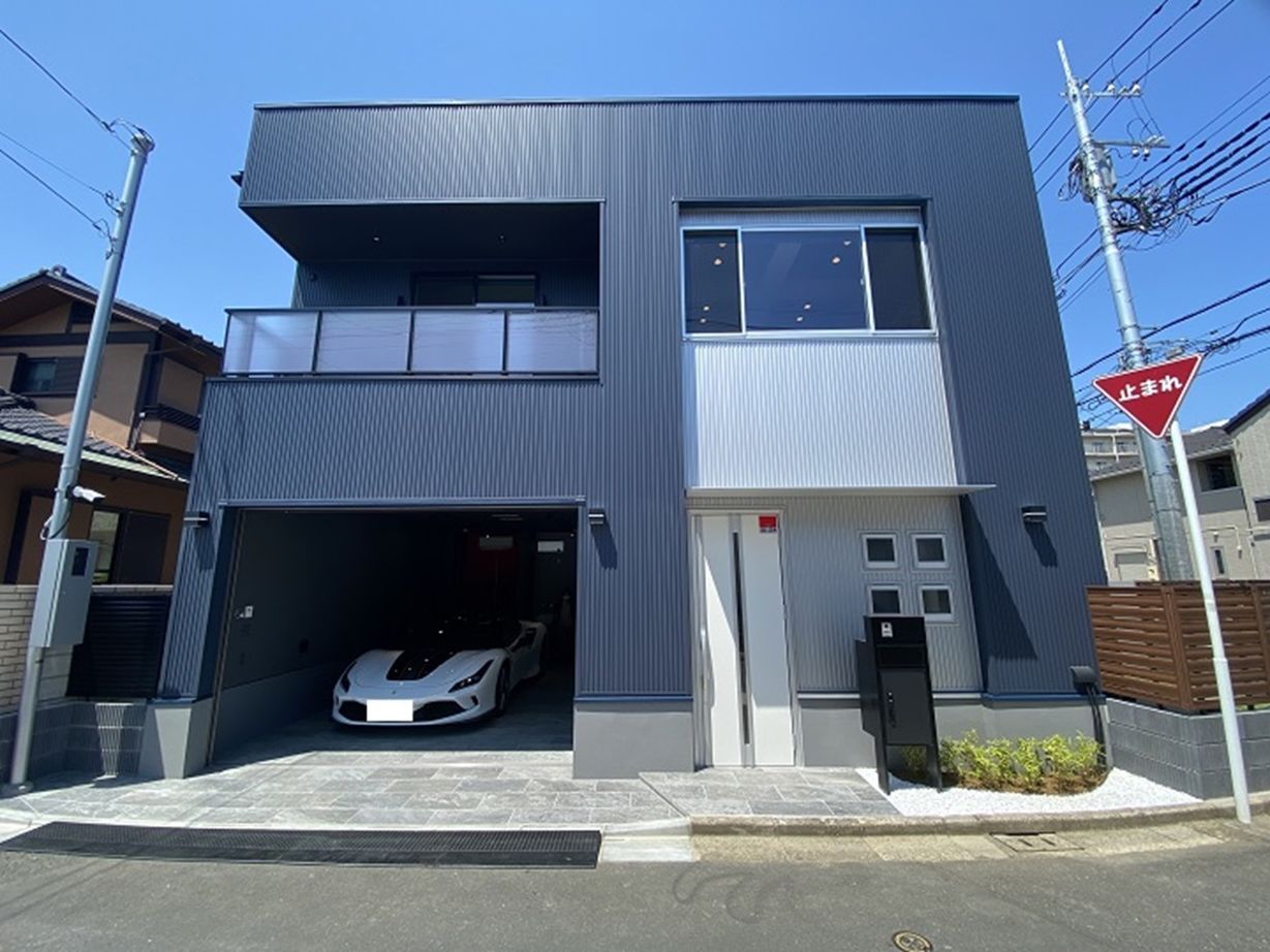 太陽ハウス 【松戸市/37坪/2階リビング】愛車を眺めながら暮らす、ビルトインガレージがある住まいの建築実例画像1