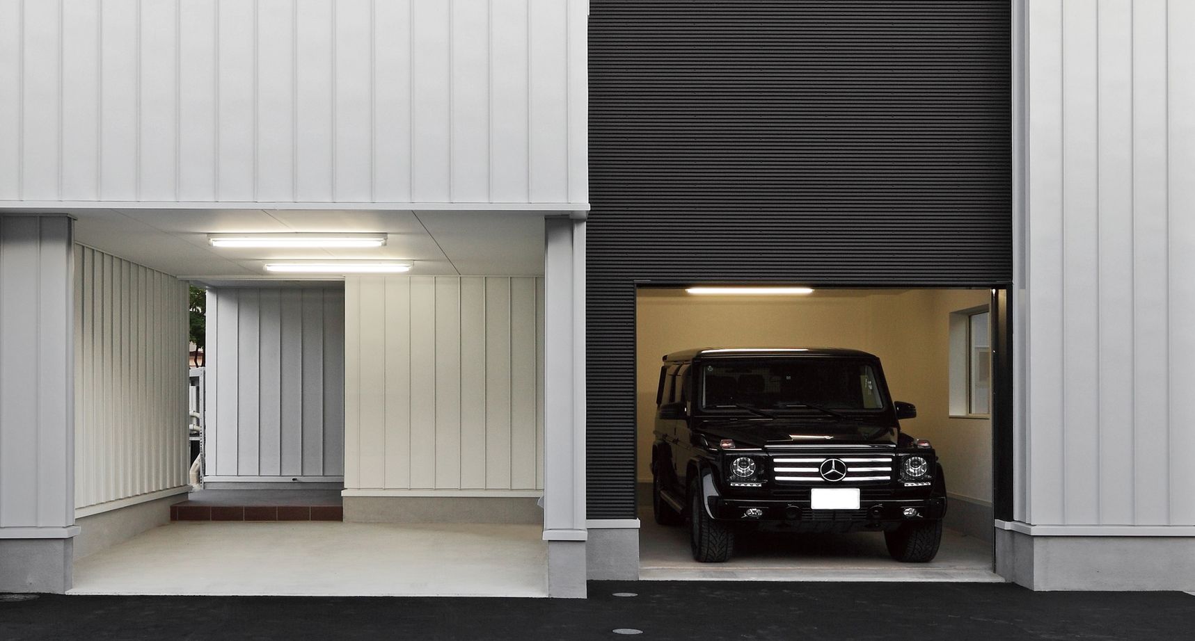 バリューホーム 【2500～3000万円】外観はクールに、室内は温もりあふれる無垢で仕上げた「愛車と暮らす」家の建築実例画像2