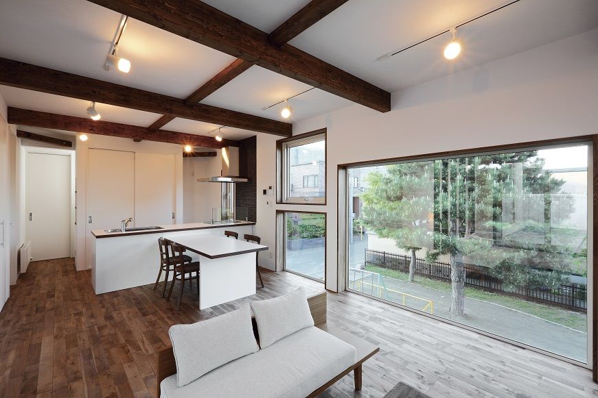 バリューホーム 【2500～3000万円】外観はクールに、室内は温もりあふれる無垢で仕上げた「愛車と暮らす」家の建築実例画像3