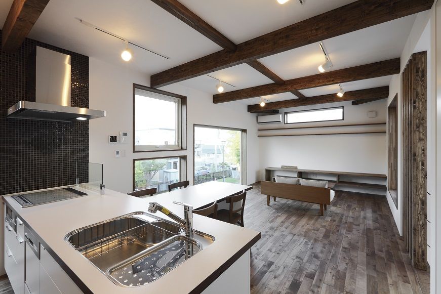 バリューホーム 【2500～3000万円】外観はクールに、室内は温もりあふれる無垢で仕上げた「愛車と暮らす」家の建築実例画像5