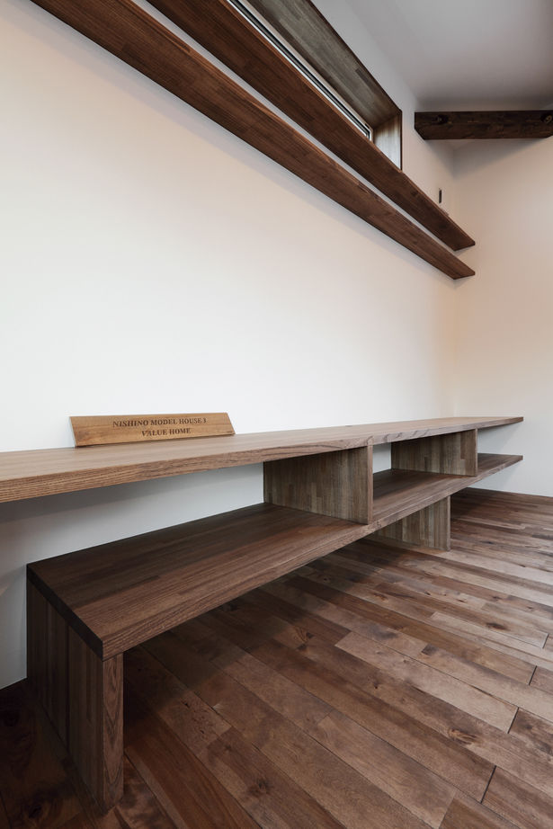 バリューホーム 【2500～3000万円】外観はクールに、室内は温もりあふれる無垢で仕上げた「愛車と暮らす」家の建築実例画像7