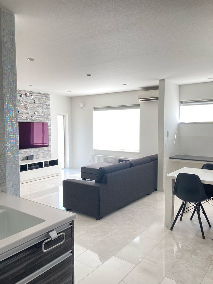 バリューホーム 【2000万円台後半】モノトーンのモダンな室内に、お気に入りのタイルやデザインウォールで遊び心をプラスの建築実例画像2