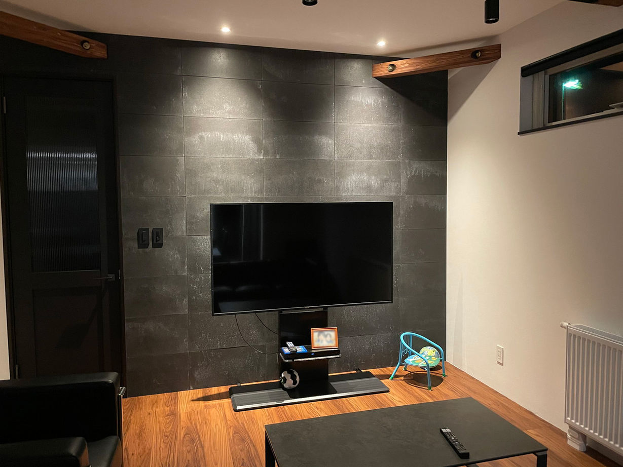 バリューホーム 【3000万円台前半／コの字型の平屋】家族が楽しく暮らせる黒を基調としたホテルライクな家の建築実例画像4