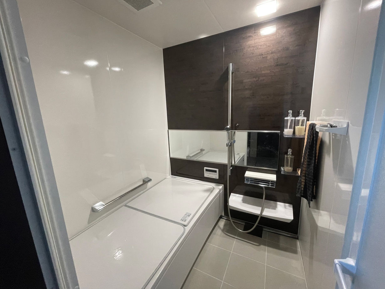 バリューホーム 【3000万円台前半／コの字型の平屋】家族が楽しく暮らせる黒を基調としたホテルライクな家の建築実例画像7