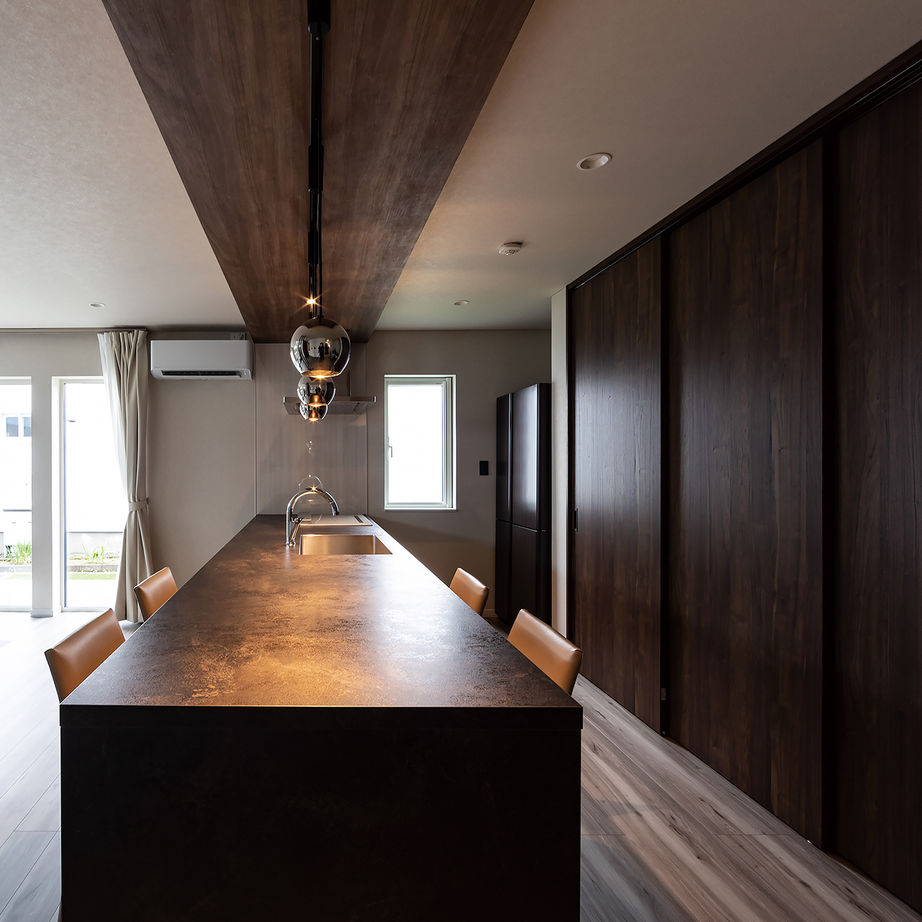 バリューホーム 愛車が絵になるビルトインガレージ、リゾートホテルのような室内など大人のリラックス空間を実現の建築実例画像6