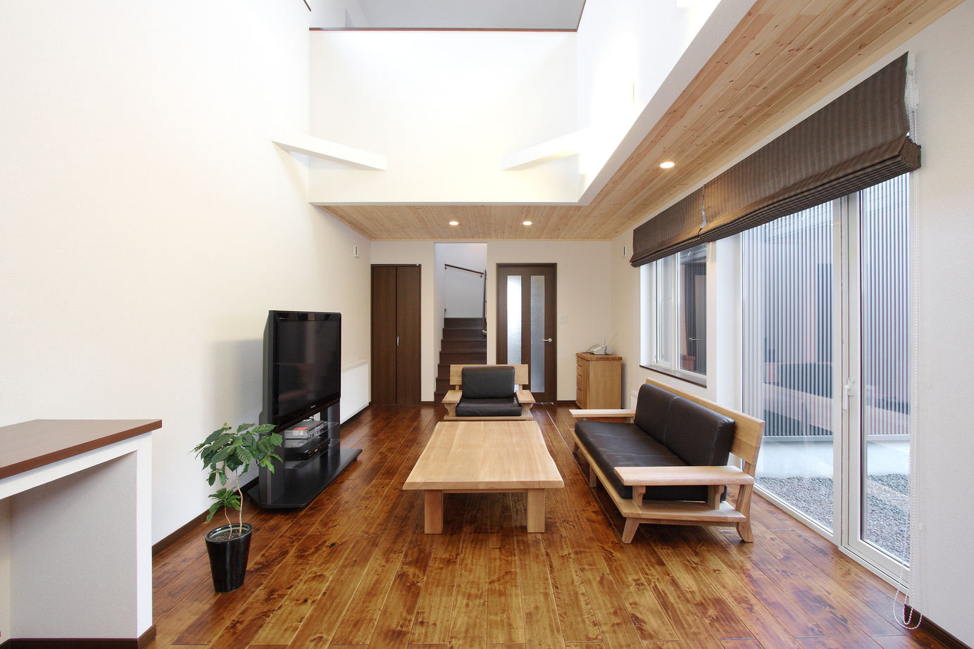 バリューホーム 【札幌市/ガレージハウス/吹き抜け】和室で趣味時間を楽しめるモダンデザインな住まいの建築実例画像2
