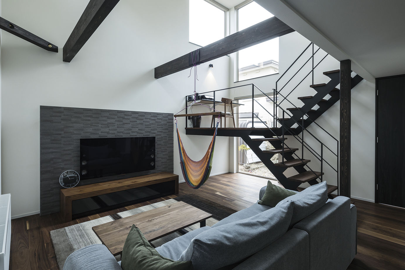 バリューホーム 【江別市】吹き抜けにハンモック、どこまでも開放的な二世帯住宅の建築実例画像2