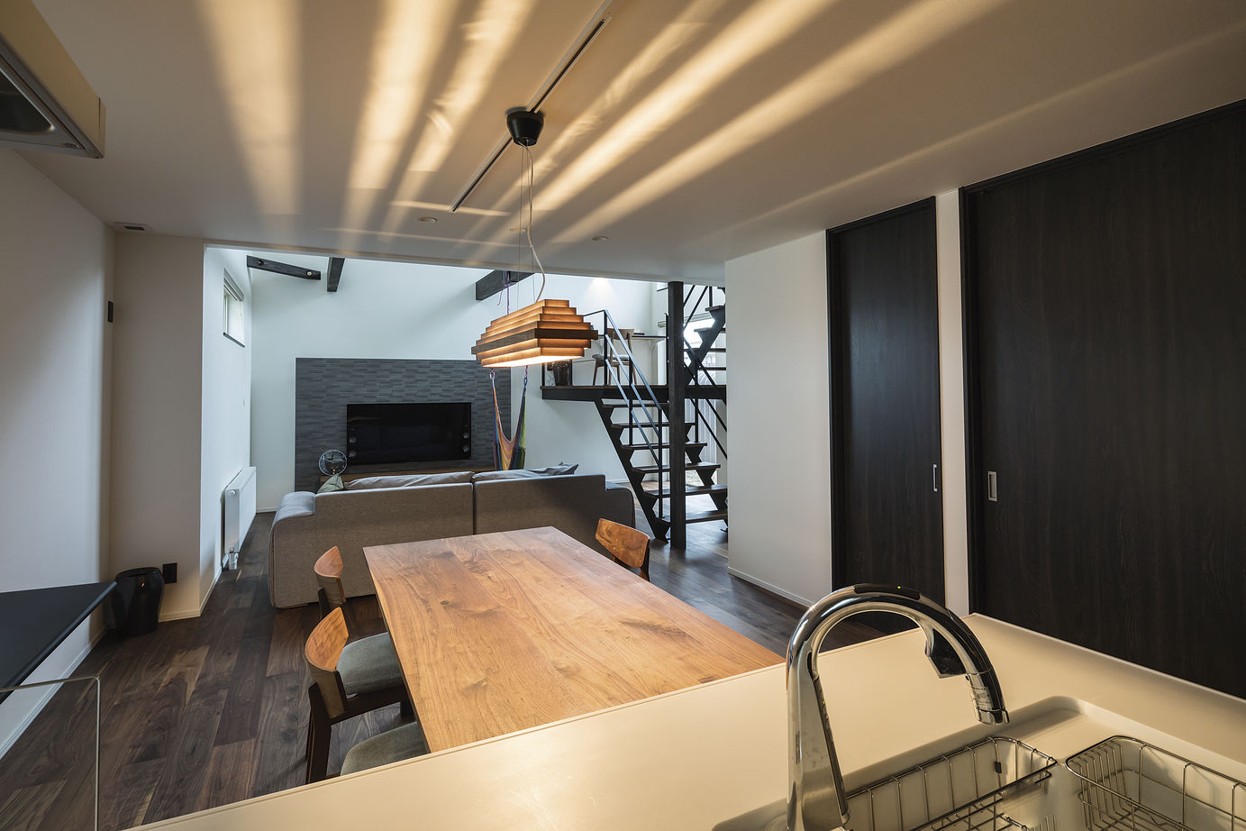 バリューホーム 【江別市】吹き抜けにハンモック、どこまでも開放的な二世帯住宅の建築実例画像9