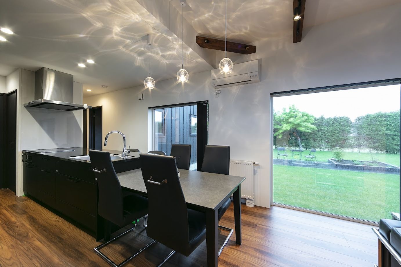 バリューホーム 庭を抱く圧倒的な開放感が魅力の平屋の建築実例画像3