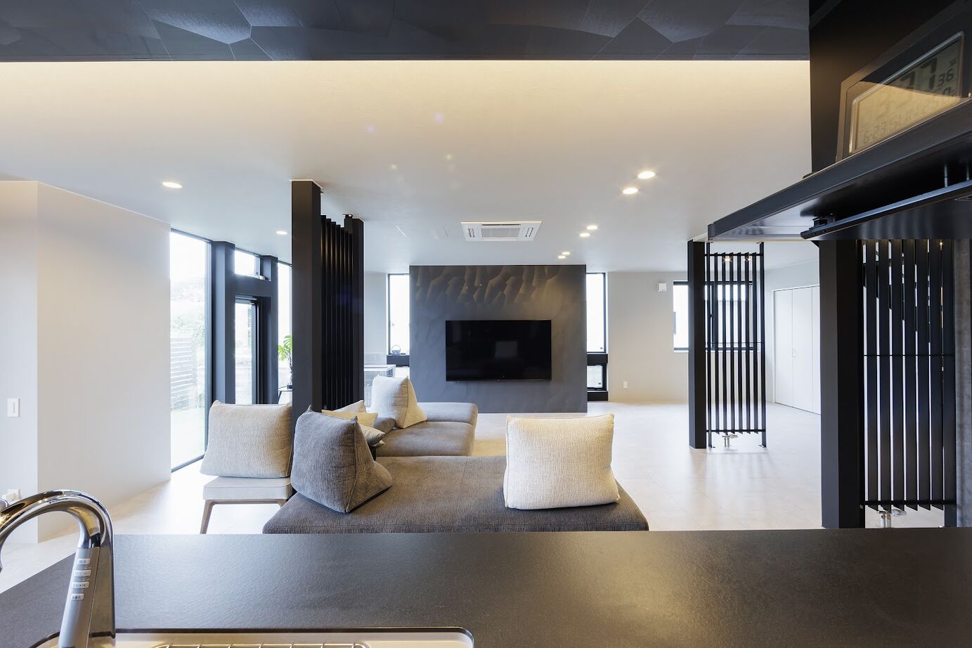 バリューホーム 【4000万円～/ビルトインガレージ】中も外も家族時間を楽しめるハイセンスなガレージハウスの建築実例画像3