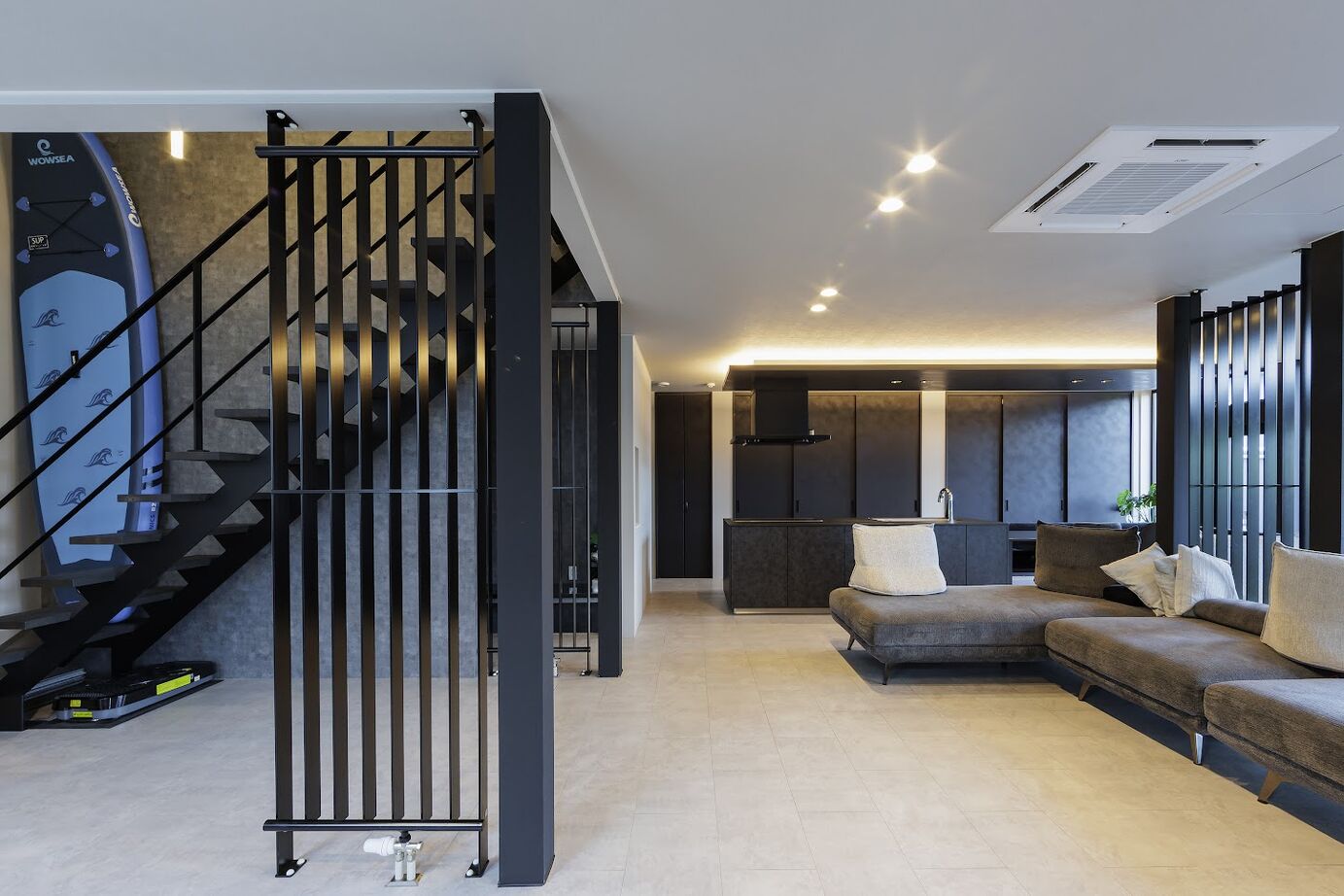 バリューホーム 【4000万円～/ビルトインガレージ】中も外も家族時間を楽しめるハイセンスなガレージハウスの建築実例画像4