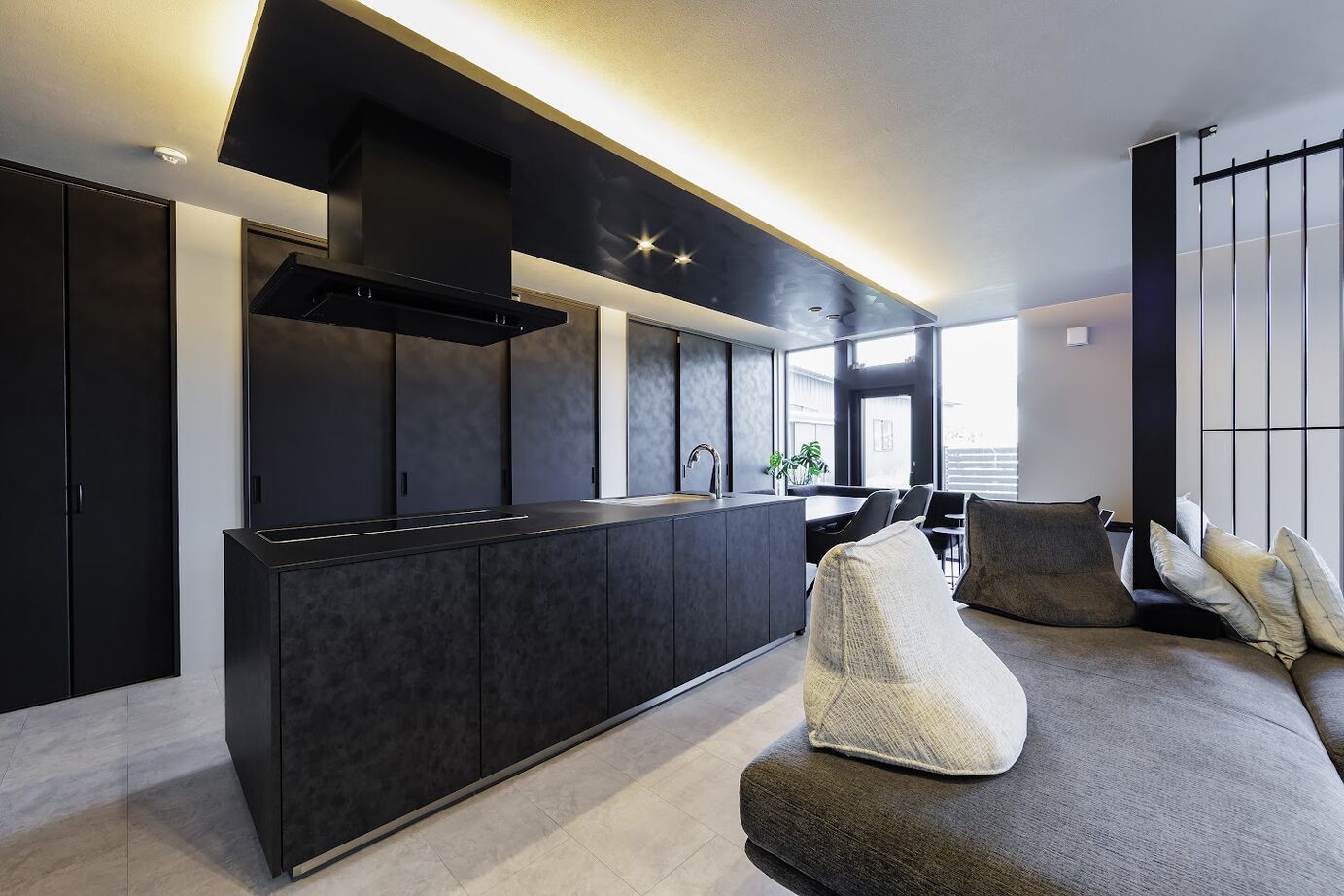 バリューホーム 【4000万円～/ビルトインガレージ】中も外も家族時間を楽しめるハイセンスなガレージハウスの建築実例画像6