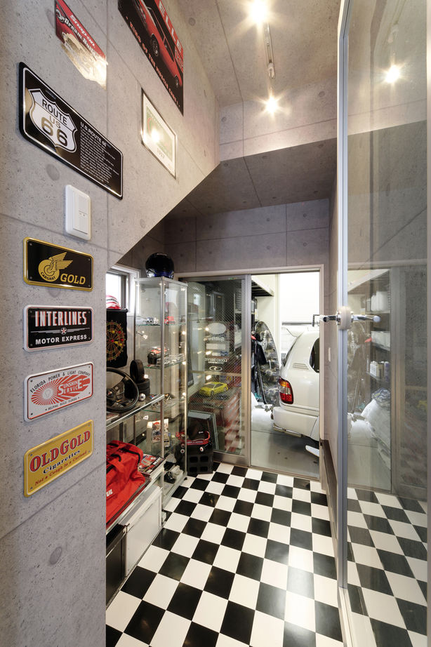 山栄ホーム　リゾートな家　(重量木骨の家) 【京都市/敷地19坪/本体2300万円】愛車と暮らすガレージハウス。SE構法により大型車を余裕で収納の建築実例画像2