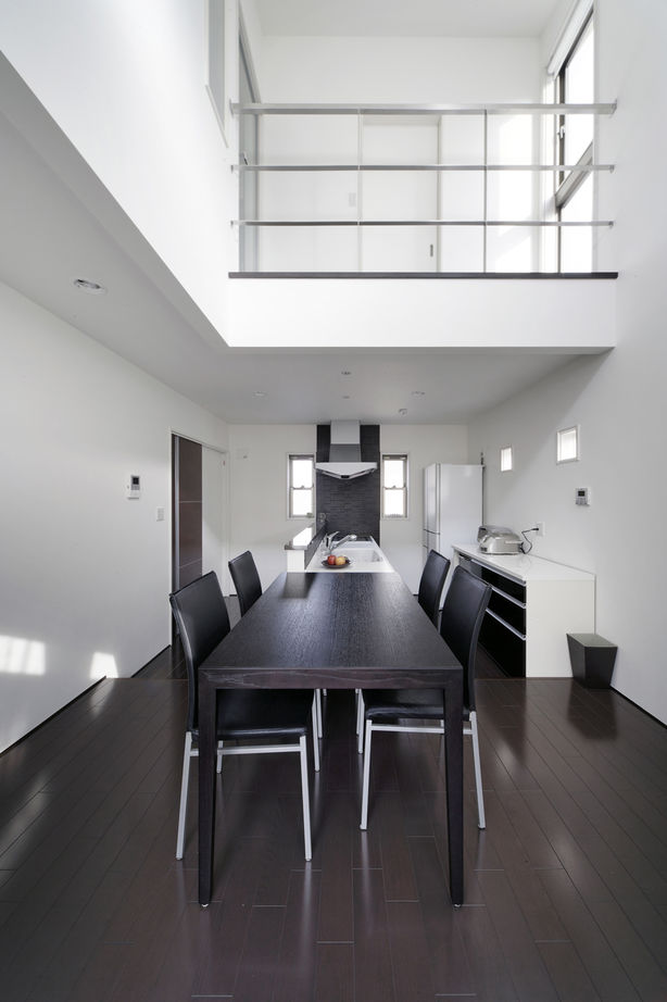 山栄ホーム　リゾートな家　(重量木骨の家) 【京都市/敷地19坪/本体2300万円】愛車と暮らすガレージハウス。SE構法により大型車を余裕で収納の建築実例画像3