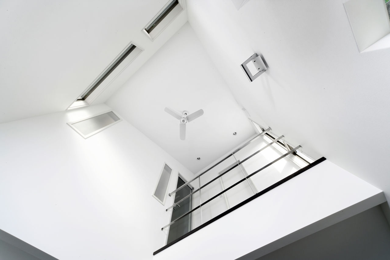 山栄ホーム　リゾートな家　(重量木骨の家) 【京都市/敷地19坪/本体2300万円】愛車と暮らすガレージハウス。SE構法により大型車を余裕で収納の建築実例画像4