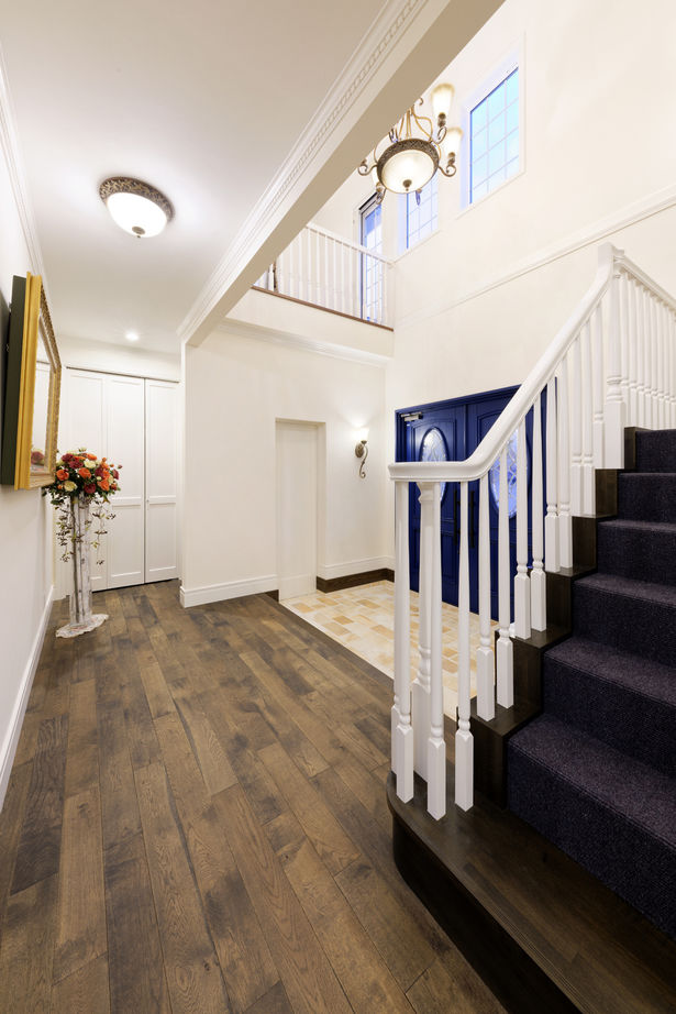 山栄ホーム　リゾートな家　(重量木骨の家) 【京都府向日市/洋風邸宅】洗練美を極めた耐震構法SE構法の邸宅。趣深い赤煉瓦、優美な意匠が憧れを誘うの建築実例画像4