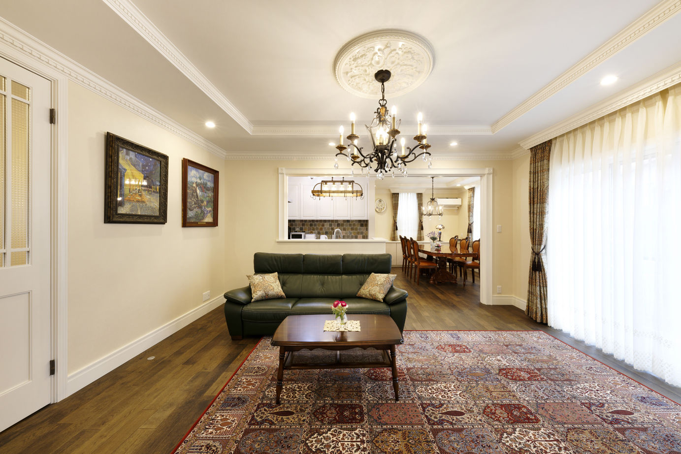 山栄ホーム　リゾートな家　(重量木骨の家) 【京都府向日市/洋風邸宅】洗練美を極めた耐震構法SE構法の邸宅。趣深い赤煉瓦、優美な意匠が憧れを誘うの建築実例画像7