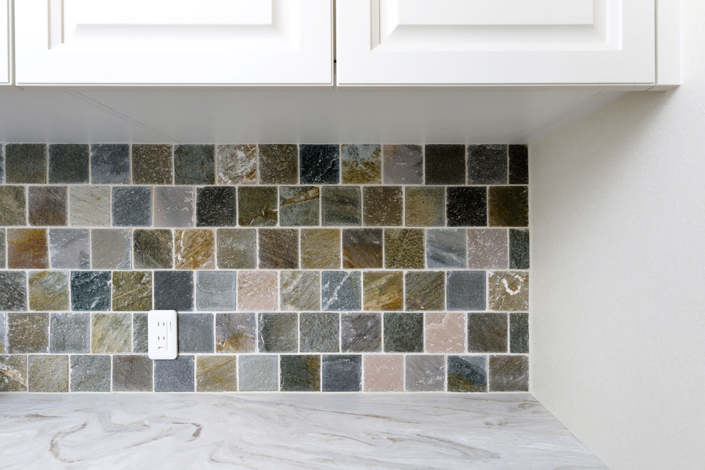 山栄ホーム　リゾートな家　(重量木骨の家) 【京都府向日市/洋風邸宅】洗練美を極めた耐震構法SE構法の邸宅。趣深い赤煉瓦、優美な意匠が憧れを誘うの建築実例画像10