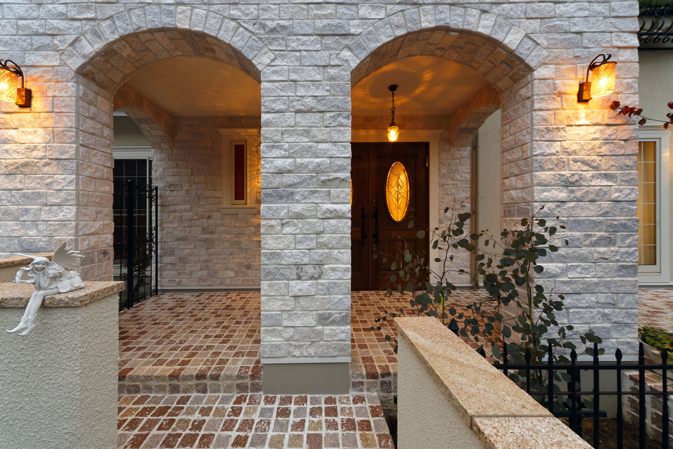 山栄ホーム　リゾートな家　(重量木骨の家) 【京都府長岡京市/4000万円～】老舗ホテルを彷彿させる洋風邸宅。耐震構法SE構法による高断熱で年中快適にの建築実例画像2