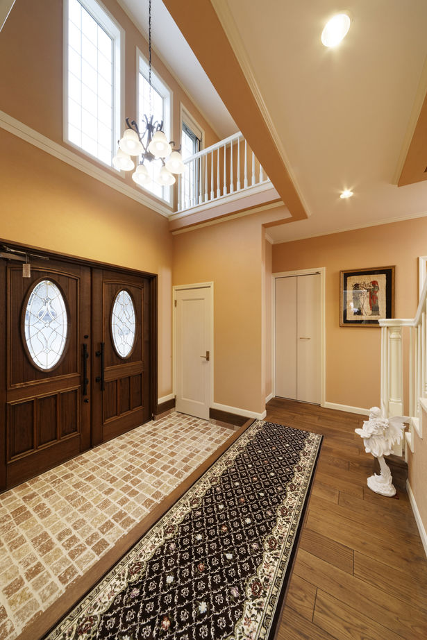 山栄ホーム　リゾートな家　(重量木骨の家) 【京都府長岡京市/4000万円～】老舗ホテルを彷彿させる洋風邸宅。耐震構法SE構法による高断熱で年中快適にの建築実例画像5