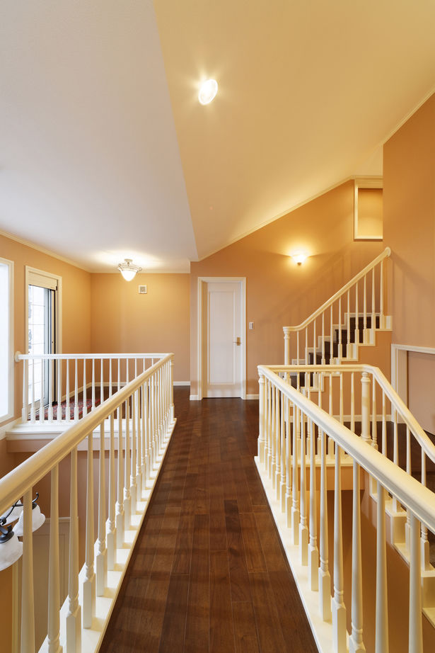 山栄ホーム　リゾートな家　(重量木骨の家) 【京都府長岡京市/4000万円～】老舗ホテルを彷彿させる洋風邸宅。耐震構法SE構法による高断熱で年中快適にの建築実例画像10