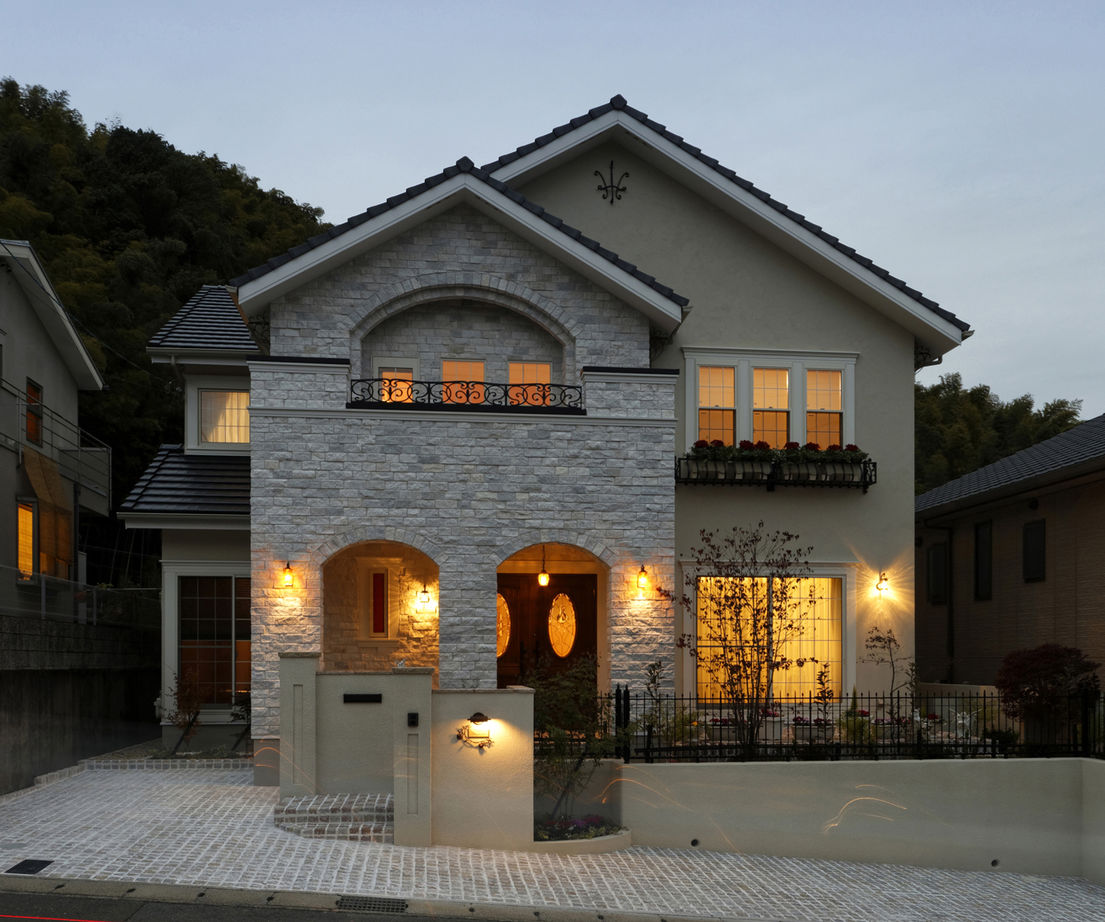 山栄ホーム　リゾートな家　(重量木骨の家) 【京都府長岡京市/4000万円～】老舗ホテルを彷彿させる洋風邸宅。耐震構法SE構法による高断熱で年中快適にの建築実例画像13