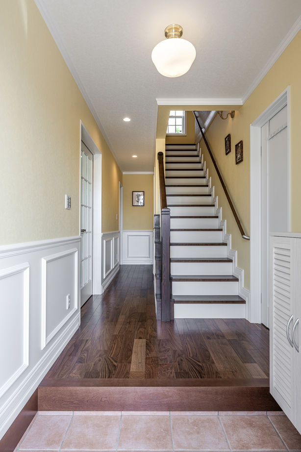 山栄ホーム　リゾートな家　(重量木骨の家) 【城陽市/3000万円台/耐震住宅/図面あり】伝統が息づくアーリーアメリカンな家。若い夫婦の夢をかたちにの建築実例画像2