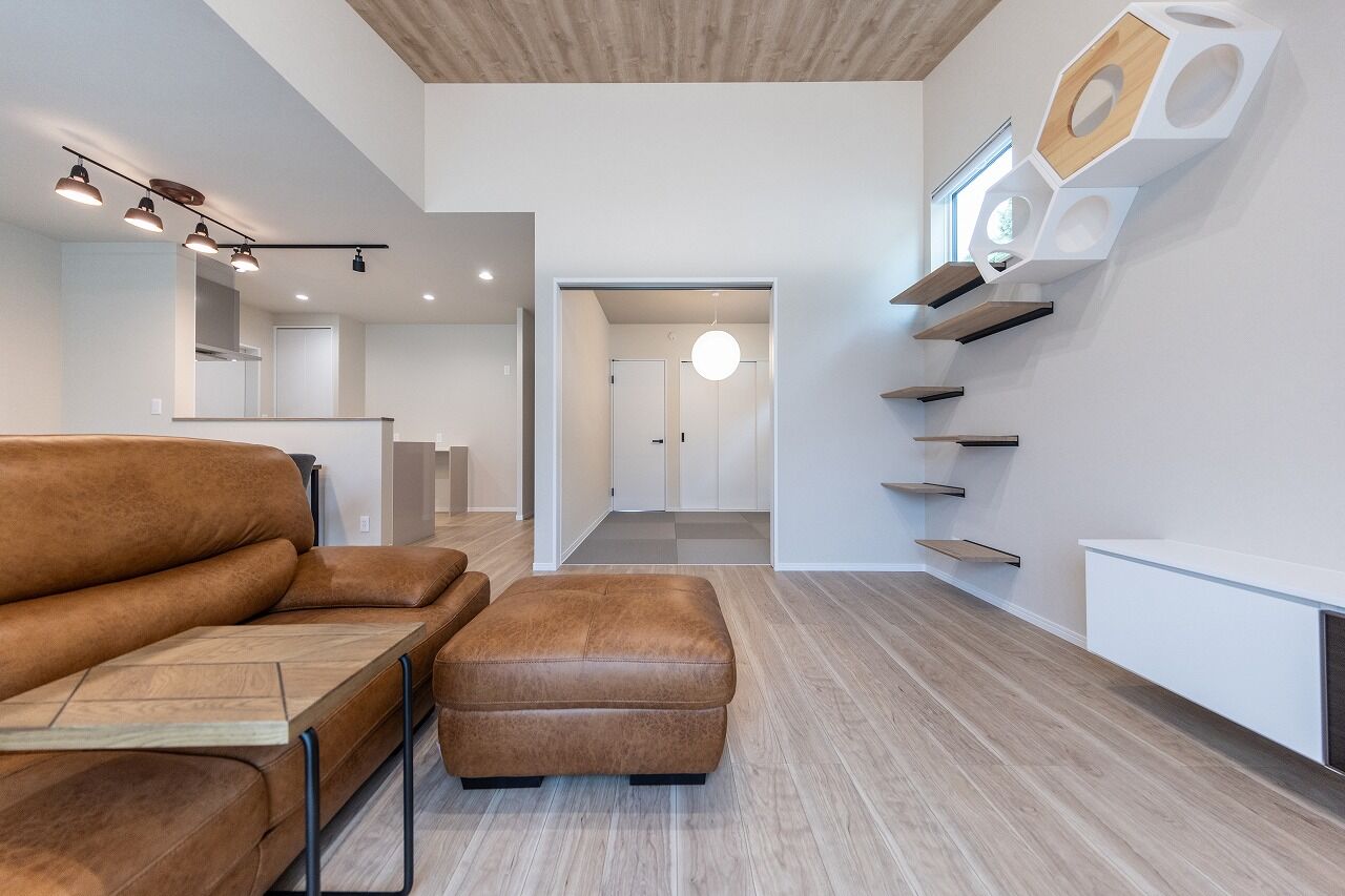 渡辺建設（パナソニックビルダーズグループ） 【沼津市／太陽光／蓄電池／ガレージ】愛猫と快適に暮らすキャットウォークのある平屋の住まいの建築実例画像2