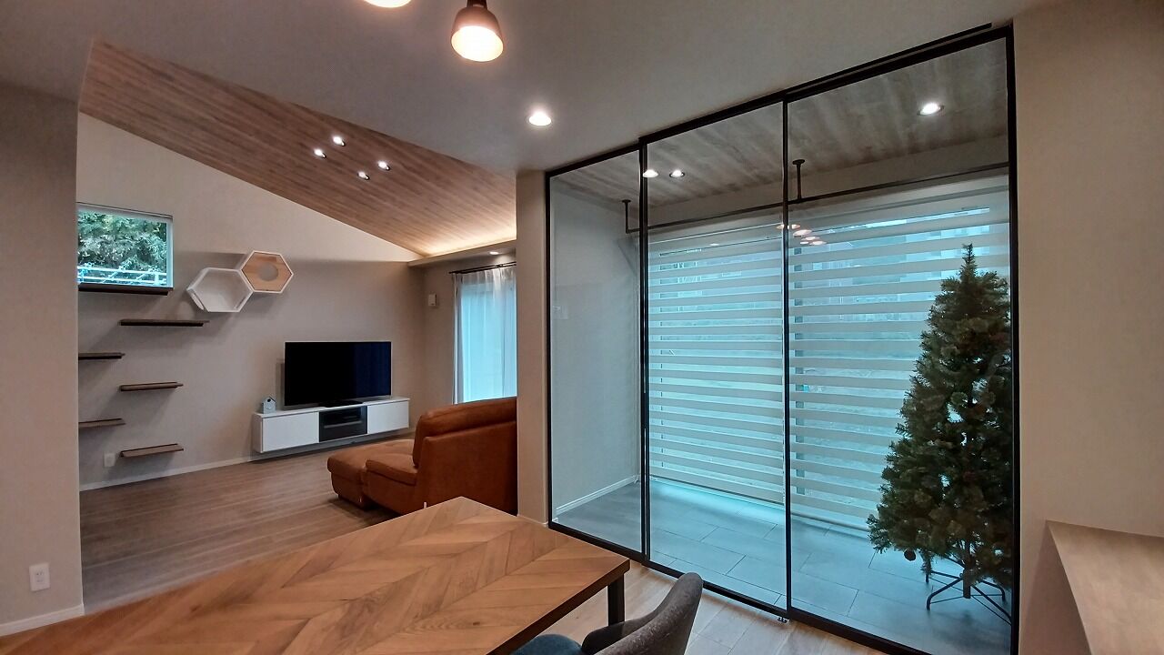 渡辺建設（パナソニックビルダーズグループ） 【沼津市／太陽光／蓄電池／ガレージ】愛猫と快適に暮らすキャットウォークのある平屋の住まいの建築実例画像3