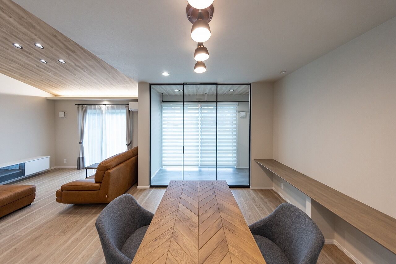 渡辺建設（パナソニックビルダーズグループ） 【沼津市／太陽光／蓄電池／ガレージ】愛猫と快適に暮らすキャットウォークのある平屋の住まいの建築実例画像4