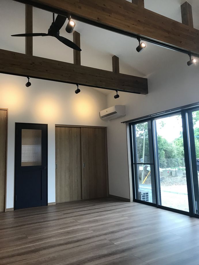 メイクハウス（大川市・柳川市） 【筑後市4LDK /1500-1999万円/長期優良住宅/平屋】ブラックのシックな外壁と造作洗面台のある家の建築実例画像2