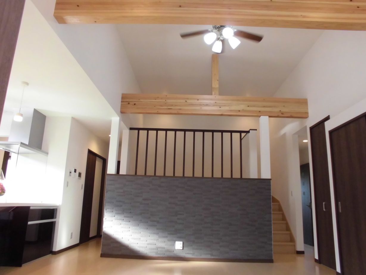 メイクハウス（大川市・柳川市） 【大川市4LDK/1500-1999万円/ 耐震等級３/平屋】スキップフロア+吹き抜けで大空間のLDKに大満足の建築実例画像2