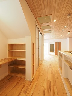 フォルトーナ 細長い立地に広い住空間を創出した、高気密高断熱の温度差が少ない快適な住まいの建築実例画像5