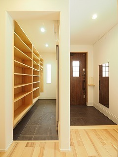 フォルトーナ 細長い立地に広い住空間を創出した、高気密高断熱の温度差が少ない快適な住まいの建築実例画像8