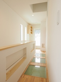 フォルトーナ 細長い立地に広い住空間を創出した、高気密高断熱の温度差が少ない快適な住まいの建築実例画像9