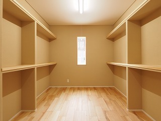 フォルトーナ 細長い立地に広い住空間を創出した、高気密高断熱の温度差が少ない快適な住まいの建築実例画像10